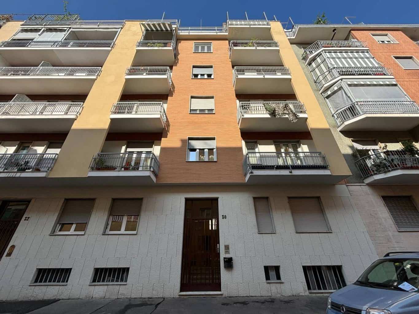 via Giovanni Battista e Carlo Felice Biscarra n. 30 - Torino, centro Europa